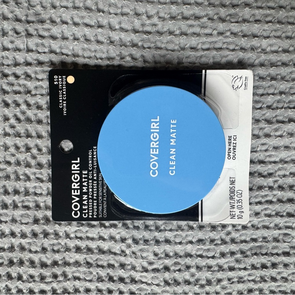 Covergirl Clean Matte Powder in Blue Compact
